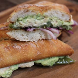 Bocadillo De Pollo Desmenuzado