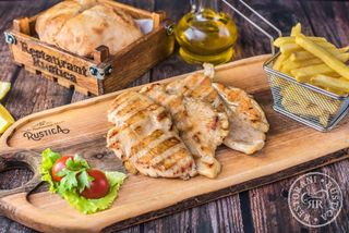 Piletina sa žara, povrće sa žara i lepinjom