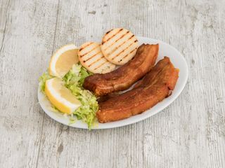 3 Chicharrones con patacones