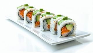 Uramaki avocado e cetrioli