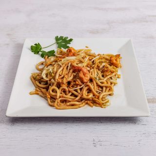 Udon con gamberi verdura misto