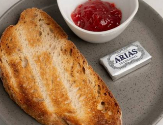 Tostada Con Mantequilla Y Mermelada