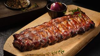 Coaste de porc la cuptor pe lemne