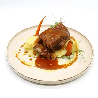 COASTE DE VITĂ CU PIURE DE CARTOFI