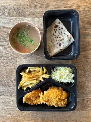 Meniu Box Snitel taranesc de pui + salata + supa/ciorba + desert