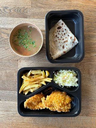 Meniu Box Snitel taranesc de pui + salata + supa/ciorba + desert