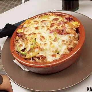 Patatas Gratinadas con bebidas