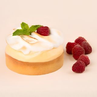 Лимонний тарт з полуничним кулі (130г)