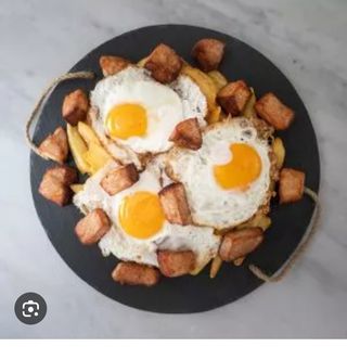 Huevos rotos con bacon 