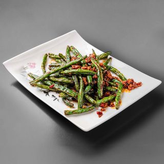 Fagioli fritti con maiale macinato piccante