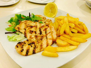 Meniu  Piept de pui+cartofi prajiti