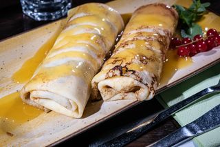 Clatite cu branza de vaci si stafide