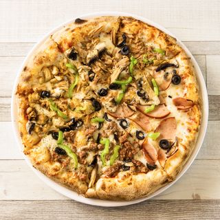 2 pizzas 4 saisons + 2 sodas au choix + 2 portions de frites GRATUITES
