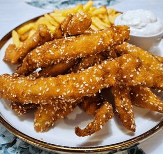 Pileći štapići u susamu