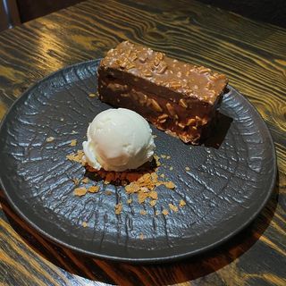 Торт сникерс