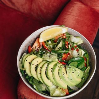 Зелений салат з авокадо