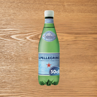 Agua con gas San Pellegrino
