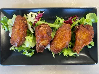 Alitas de pollo con salsa barbacoa (4 uni)