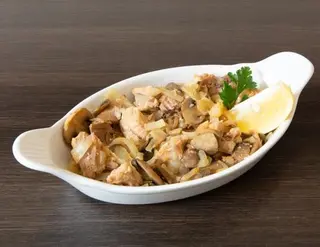 Свински мръвчици с лук и гъби (300г)