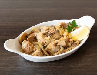 Свински мръвчици с лук и гъби (300г)