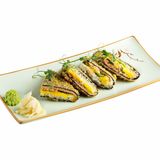 Жареный "Кранч ролл" с лососем и манго (4 шт.)