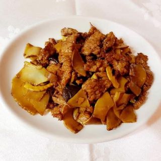 Ternera Con Setas Y Bambú