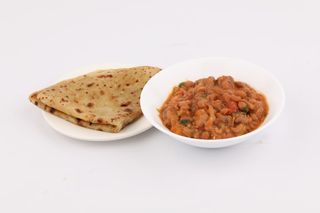 Beans stew with 2 chapatis and a side