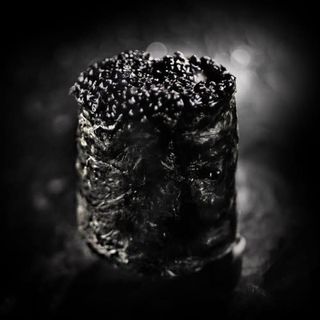 Гункан с черен хайвер (2бр)