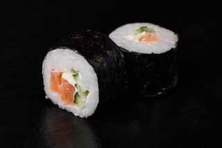 Макі рол з лососем (160г)