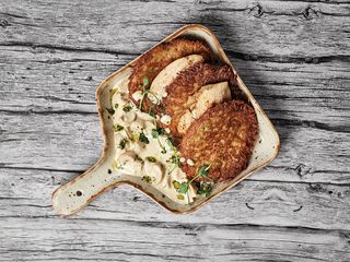 Деруни зі стейком курячого філе та жульєном (500g)