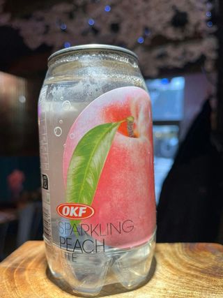 OKF Sparkling Peach koreański napój gazowany o smaku brzoskwiniowym Soda 350ml