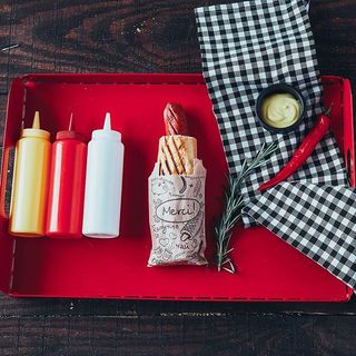 Хот-дог Баварський з сиром