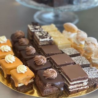 Family Cake Box - 1kg