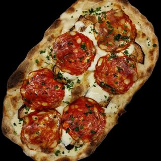 14 Pinsa  Mozzarella, melanzane, salame piccante, stracchino, prezzemolo