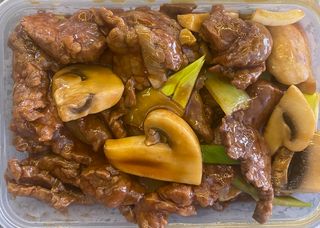 CARNE DE VACA COM MOLHO OSTRAS