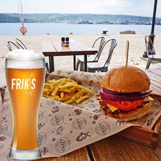 2х Бургер с дърпано свинско месо и пържени картофки + бира FRIK&S (1л)