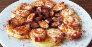 De Pulpo En Su Jugo Con Patatas (Ración)