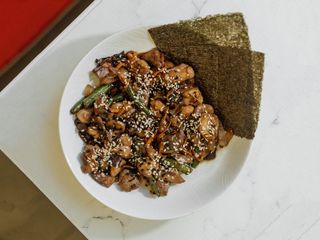 Курка по-азійськи з теріякі та овочами