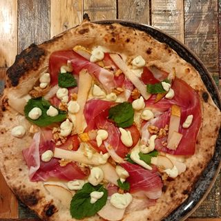 4 formaggi speck e pere