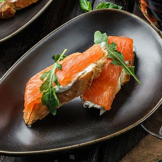 Bruschetta cu somon afumat