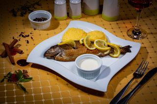 Pastrav cu mamaliguta si mujdei