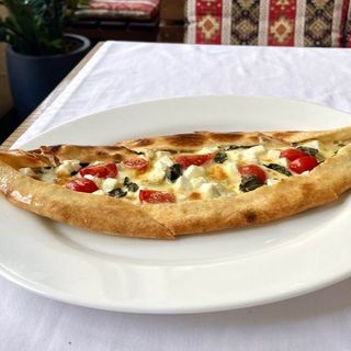 Піде із Фетою, чері та шпинатом (200г)