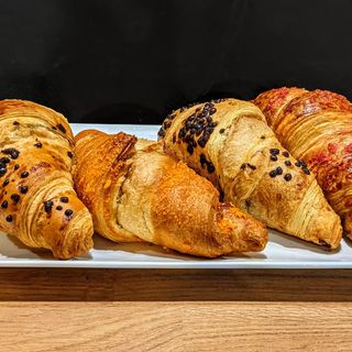 Croissant z malinami