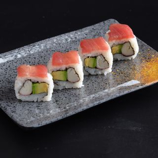 77.Uramaki de cangrejo, aguacate, atún (4 uds.)