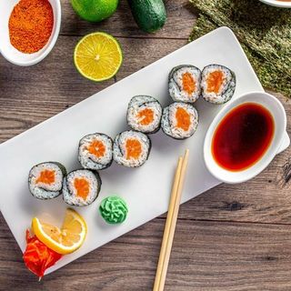 Ролл Сяке маки