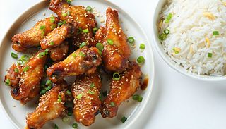 Aripioare pui cu susan cu orez asiatic