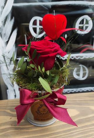 Ruža u Metalnoj kantici sa Srcem