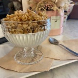 Yogurt con muesli ai cereali e miele