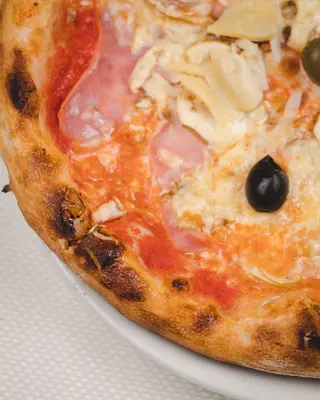 Pizza Capricciosa  + Coca-Cola