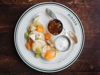 Сирники з малиновим джемом та сметаною (320г)